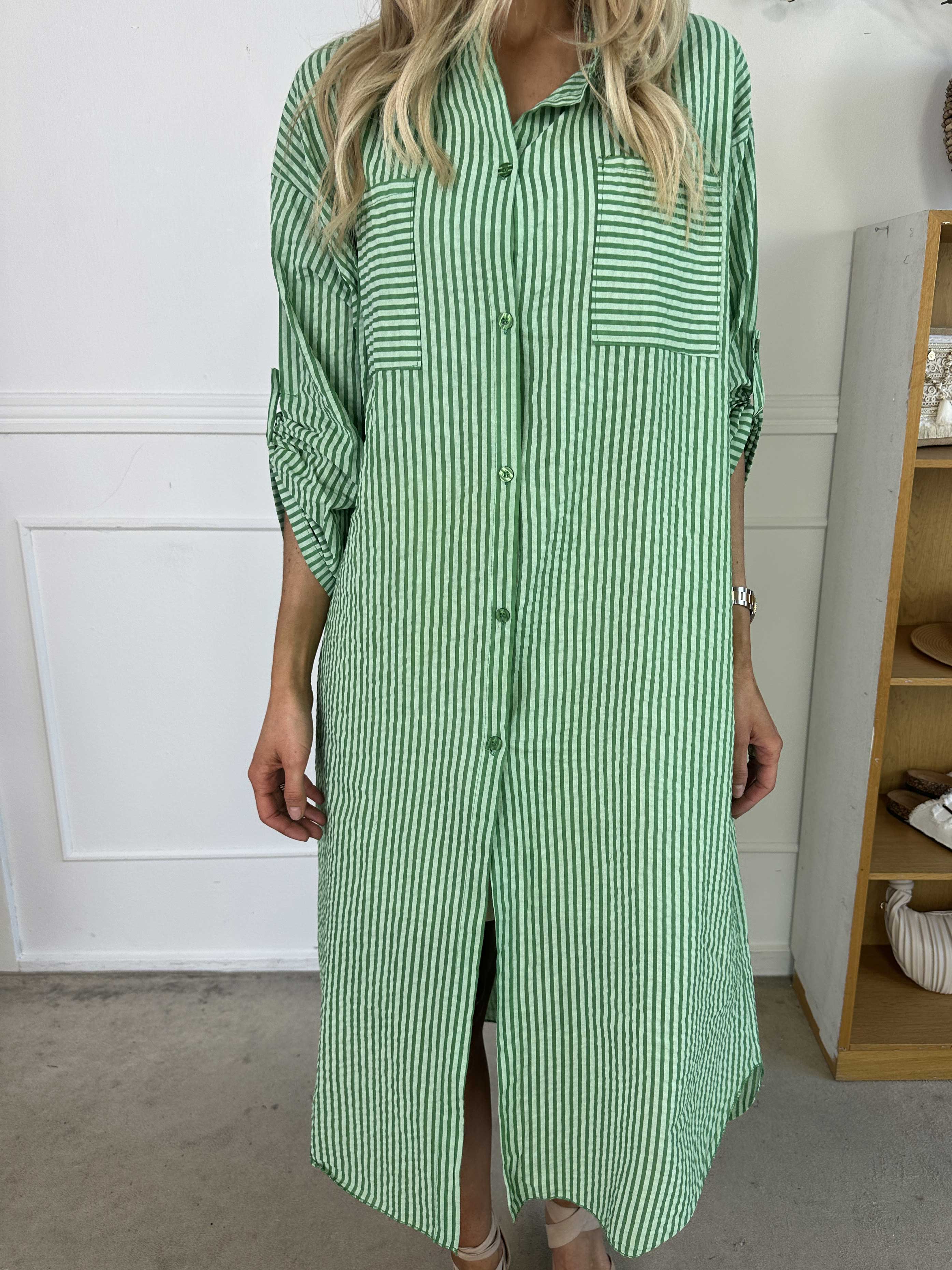 Irena - Lang stribet skjorte i bæk og bølge stof